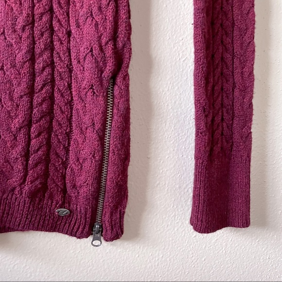 American Eagle Maroon Sweater - Picture 2 of 7